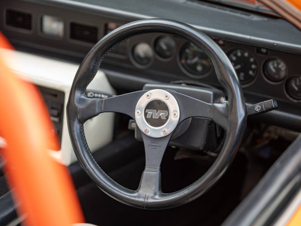 Image 22/50 of TVR Tasmin Series 1 (1985)