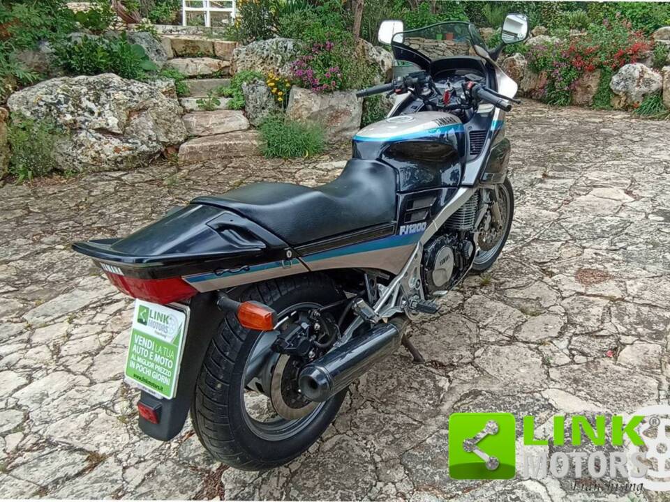 Bild 3/10 von Yamaha DUMMY (1991)