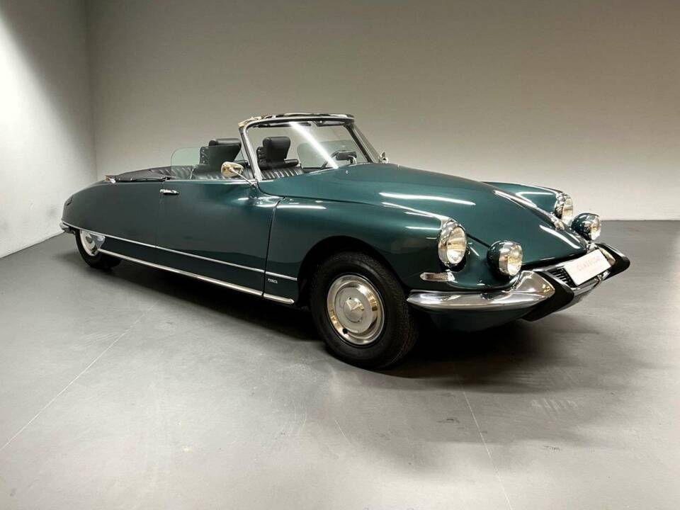 Image 2/15 de Citroën DS 21 (1969)