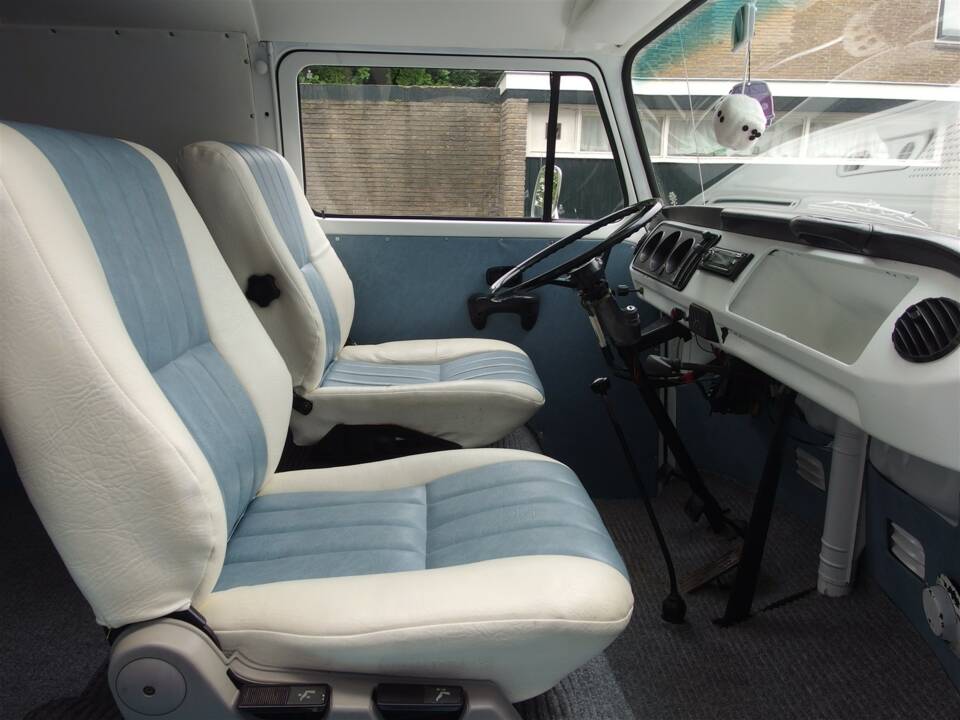 Bild 46/99 von Volkswagen T2b Kastenwagen (1977)