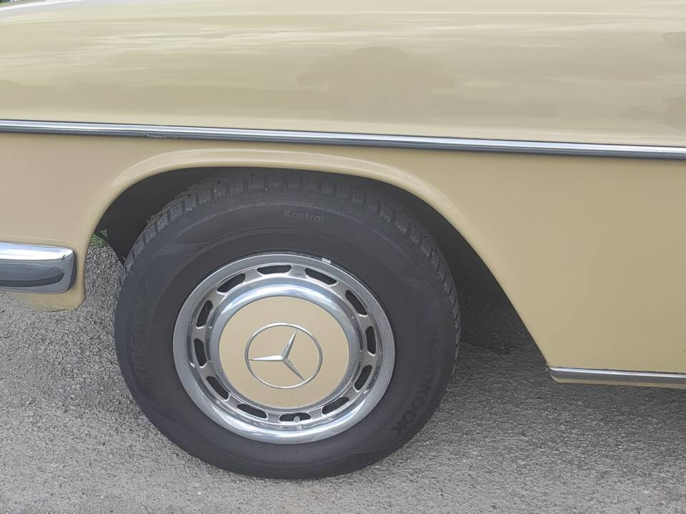 Bild 19/59 von Mercedes-Benz 230&#x2F;4 (1974)