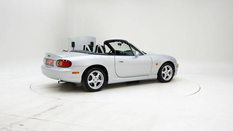 Immagine 2/15 di Mazda MX-5 1.8 (2000)