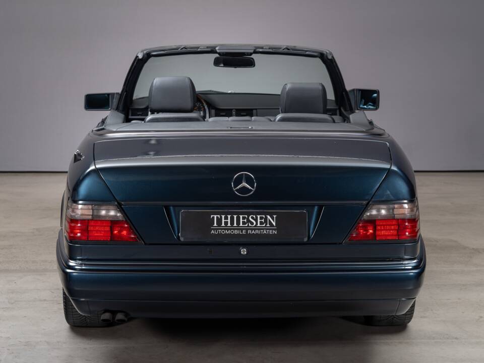 Image 4/28 of Mercedes-Benz E 320 &quot;Final Edition&quot; (1997)