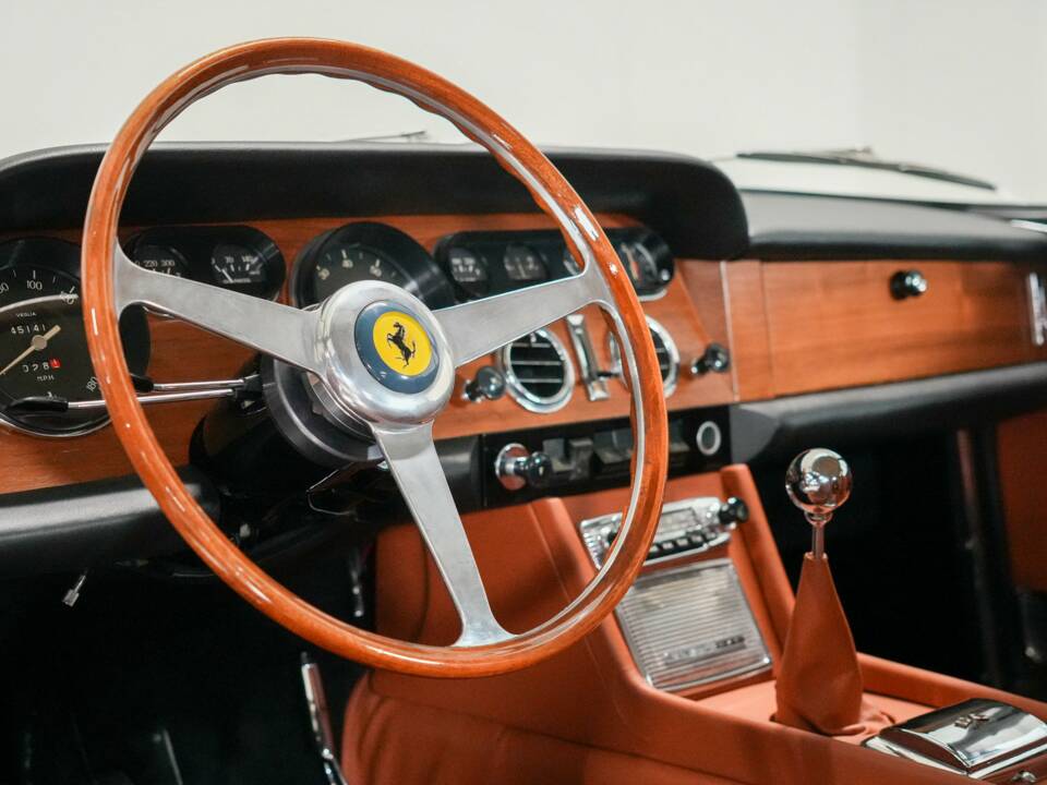 Bild 20/50 von Ferrari 330 GT (1965)