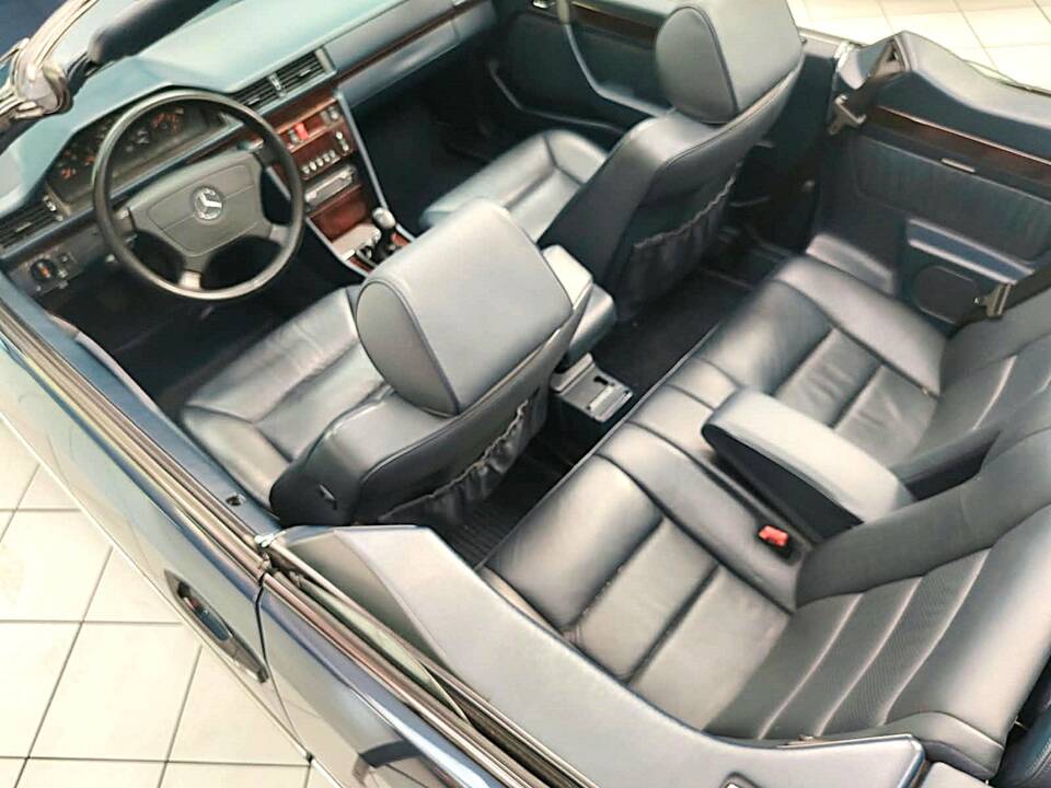 Afbeelding 17/40 van Mercedes-Benz E 200 (1996)