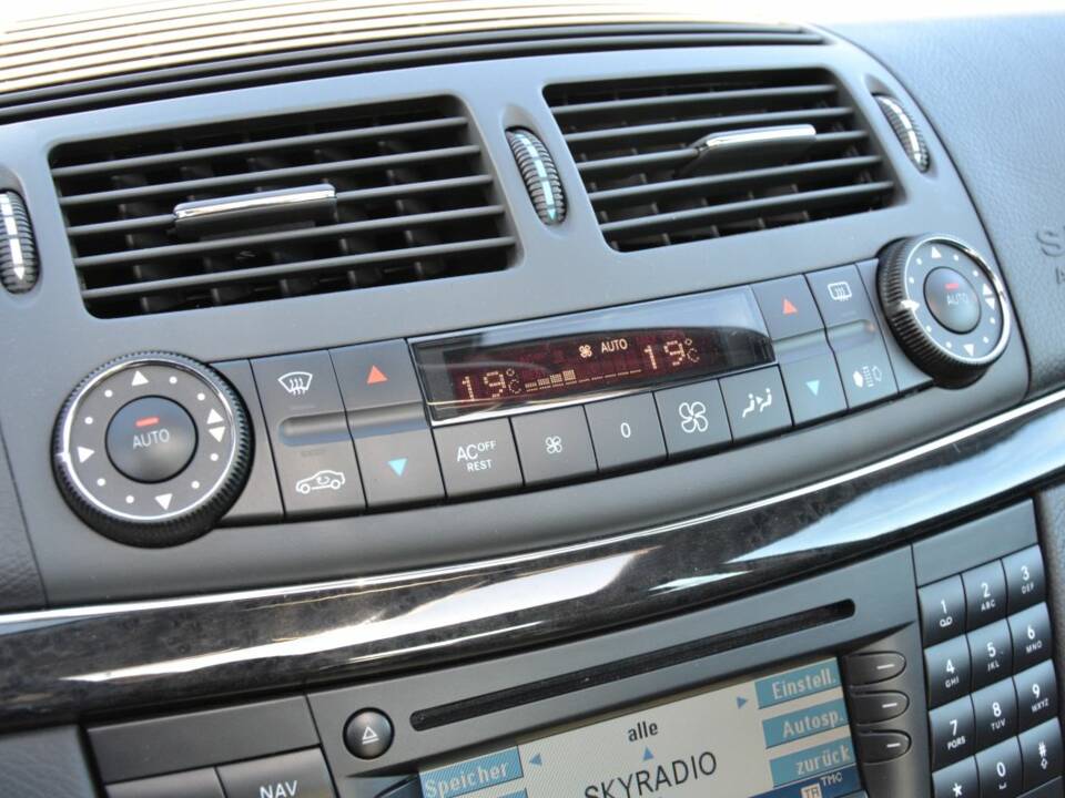 Imagen 37/100 de Mercedes-Benz E 55 AMG (2003)