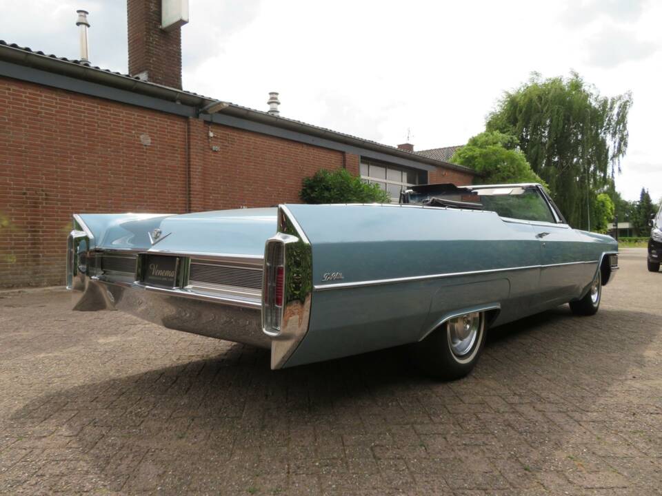 Image 7/18 of Cadillac DeVille Convertible (1965)