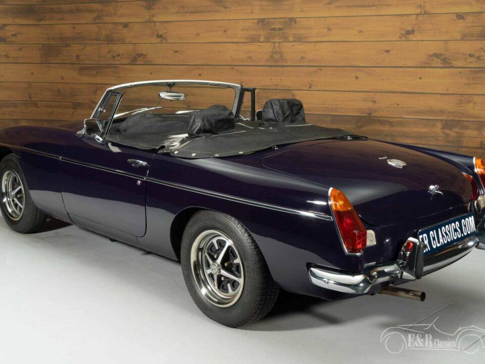 Image 14/19 of MG MGB (1973)