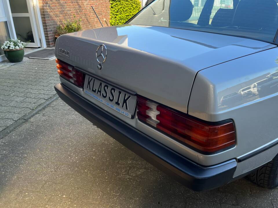 Image 46/89 de Mercedes-Benz 190 E 2.6 (1988)