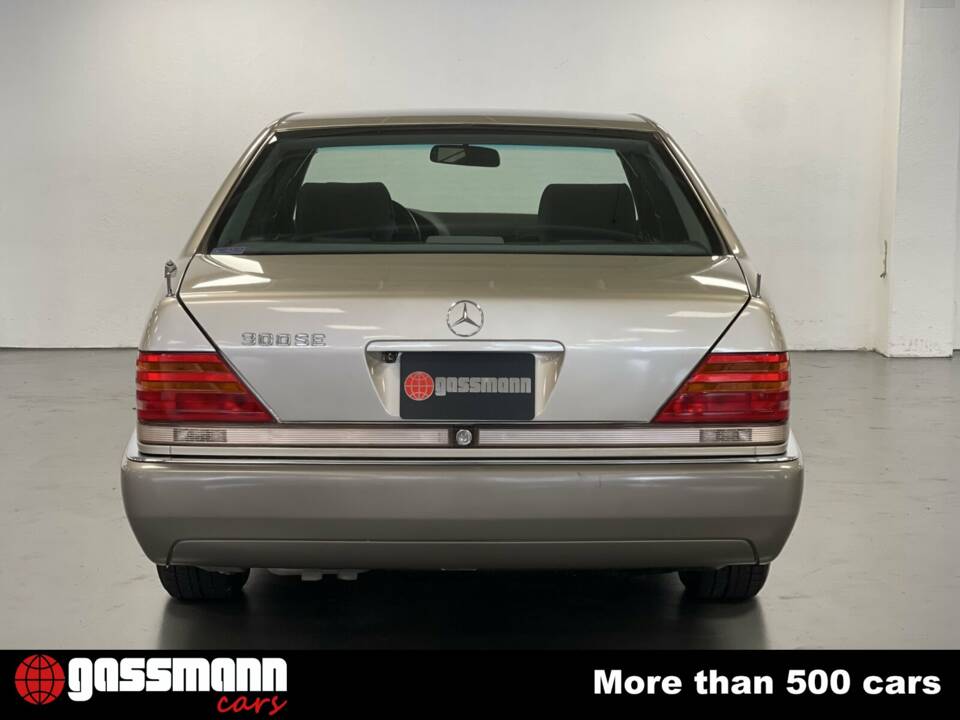 Image 7/15 of Mercedes-Benz 300 SE (1991)