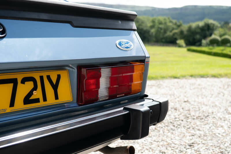 Bild 38/48 von Ford Capri 2,8i (1983)