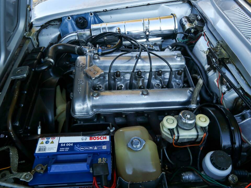 Image 14/50 of Alfa Romeo 1750 GT Veloce (1970)
