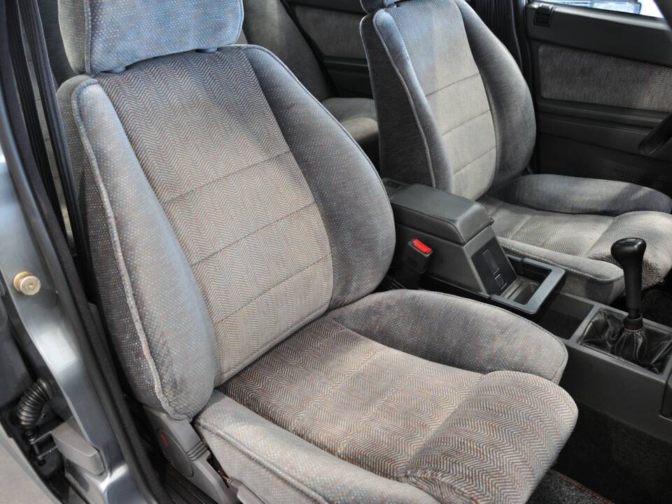 Image 24/34 de Alfa Romeo 75 2.0 Twin Spark (1987)