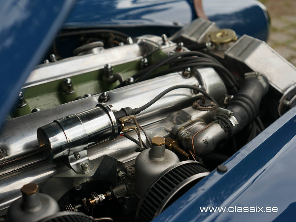 Image 8/24 of Jaguar XK 120 FHC (1953)