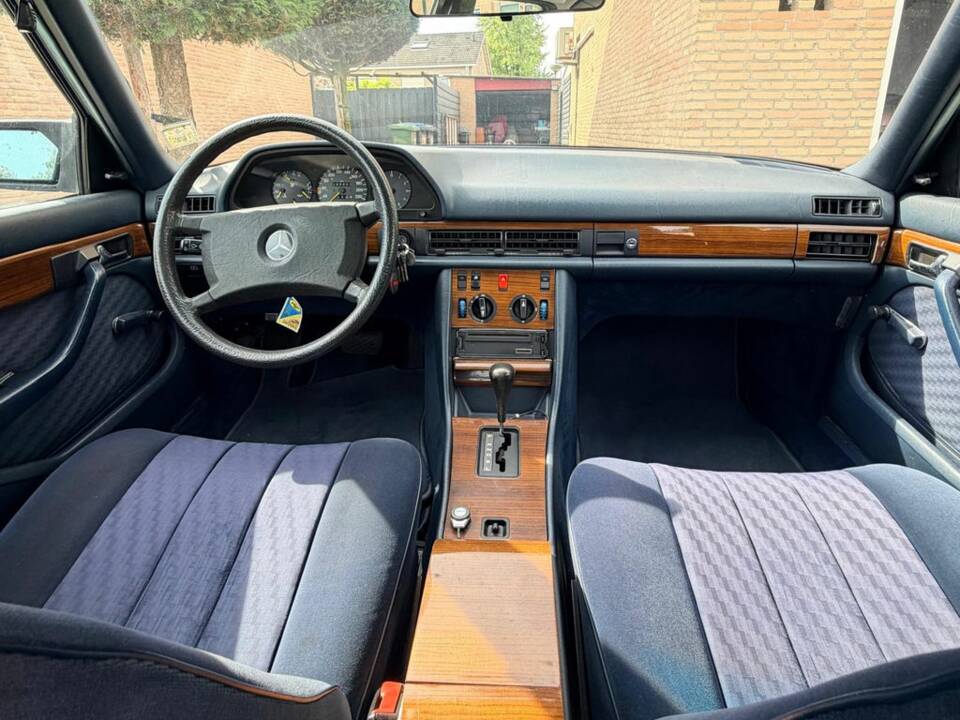 Imagen 2/8 de Mercedes-Benz 280 S (1982)