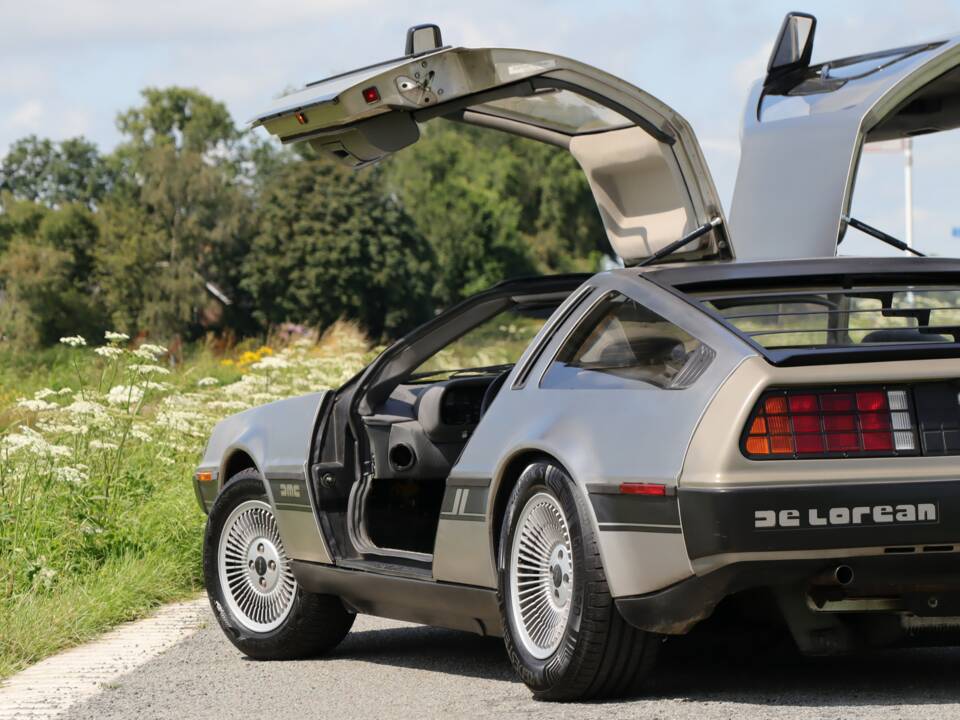 Image 39/49 of DeLorean DMC-12 (1981)