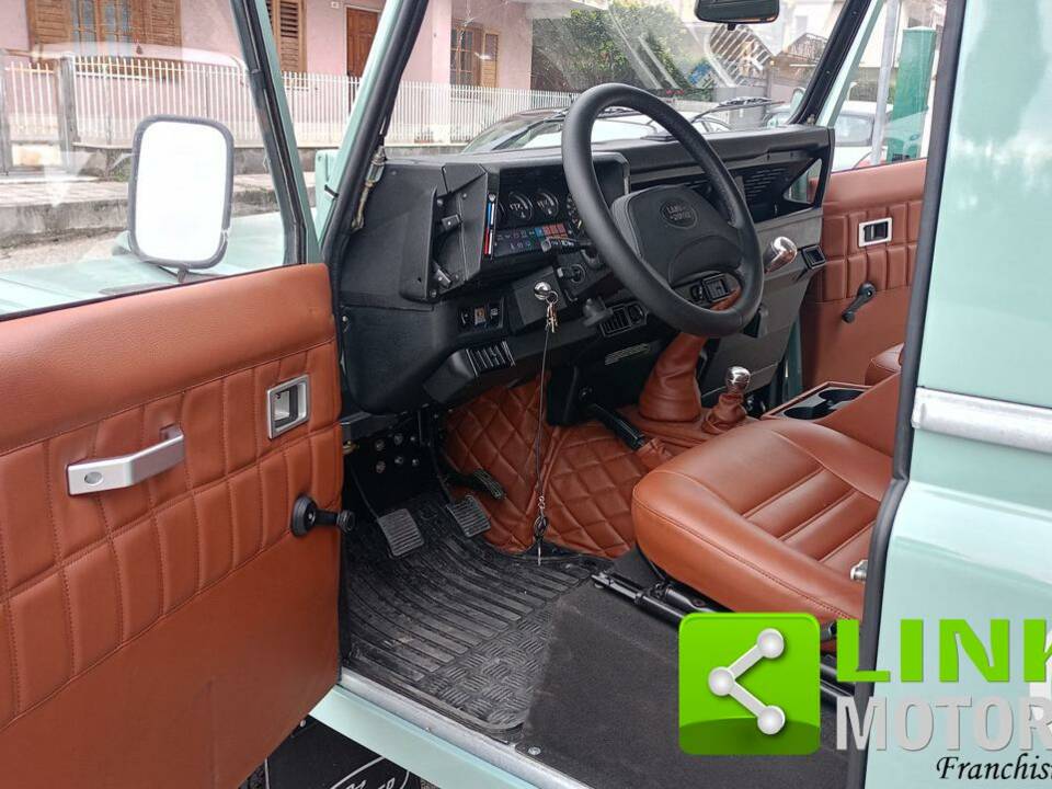 Image 4/10 of Land Rover Defender 90 Td5 (1998)