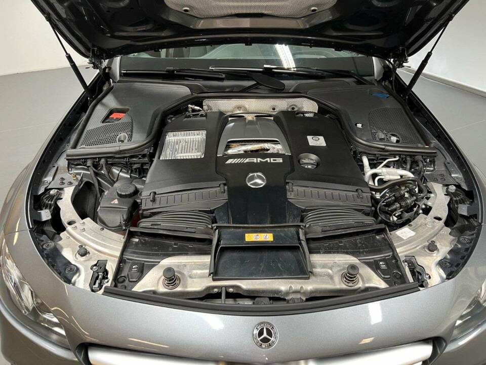 Image 5/15 of Mercedes-Benz AMG E 63 S 4MATIC+ T (2017)