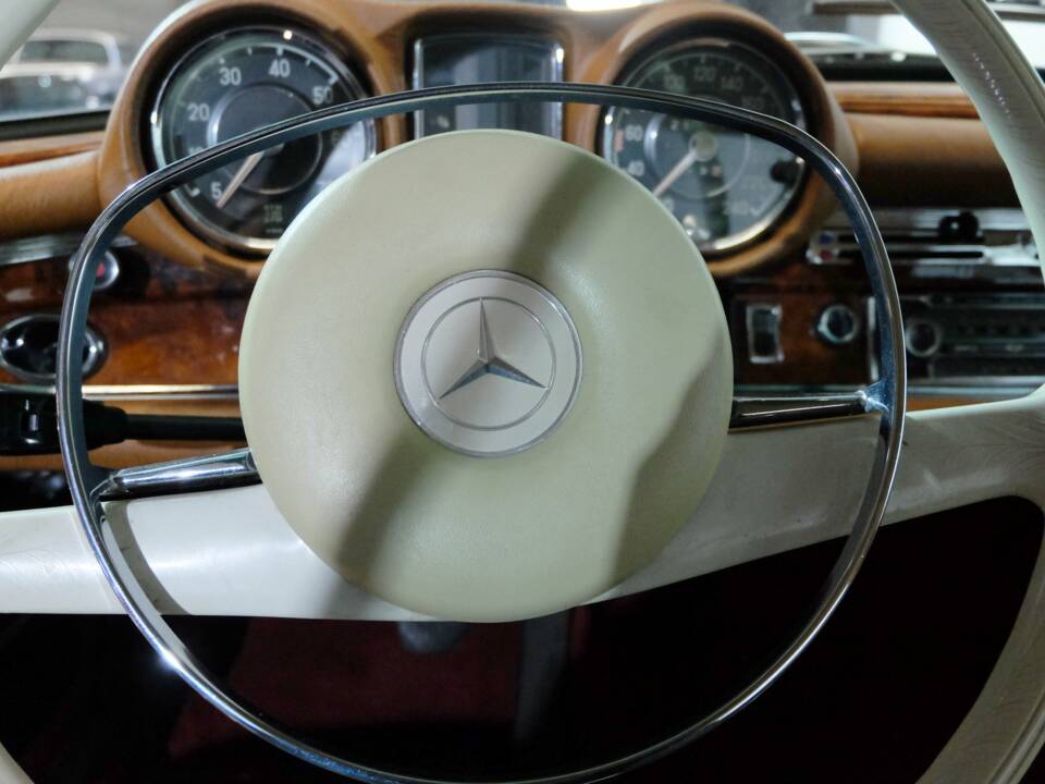 Bild 9/30 von Mercedes-Benz 280 SE 3,5 (1970)