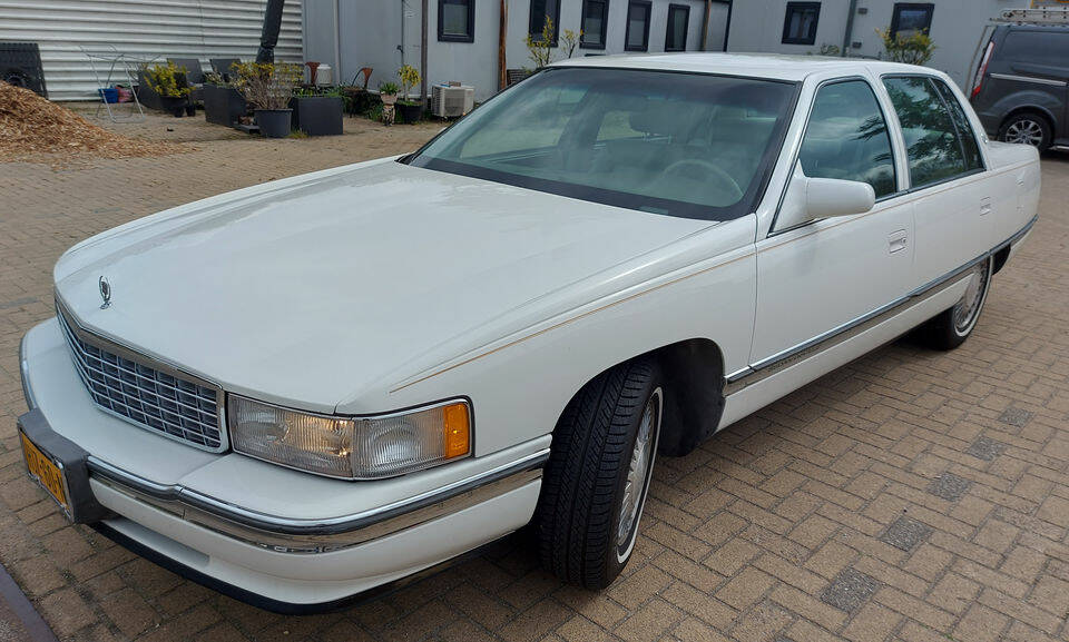 Bild 2/8 von Cadillac DeVille Concours (1995)