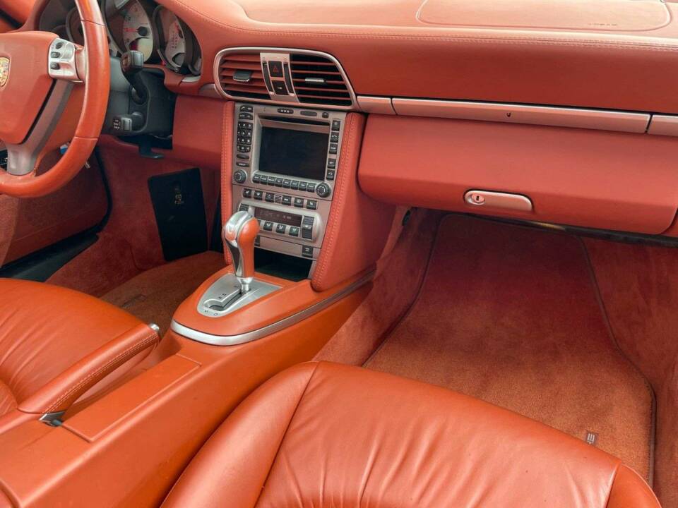 Image 14/16 of Porsche 911 Carrera S (2005)