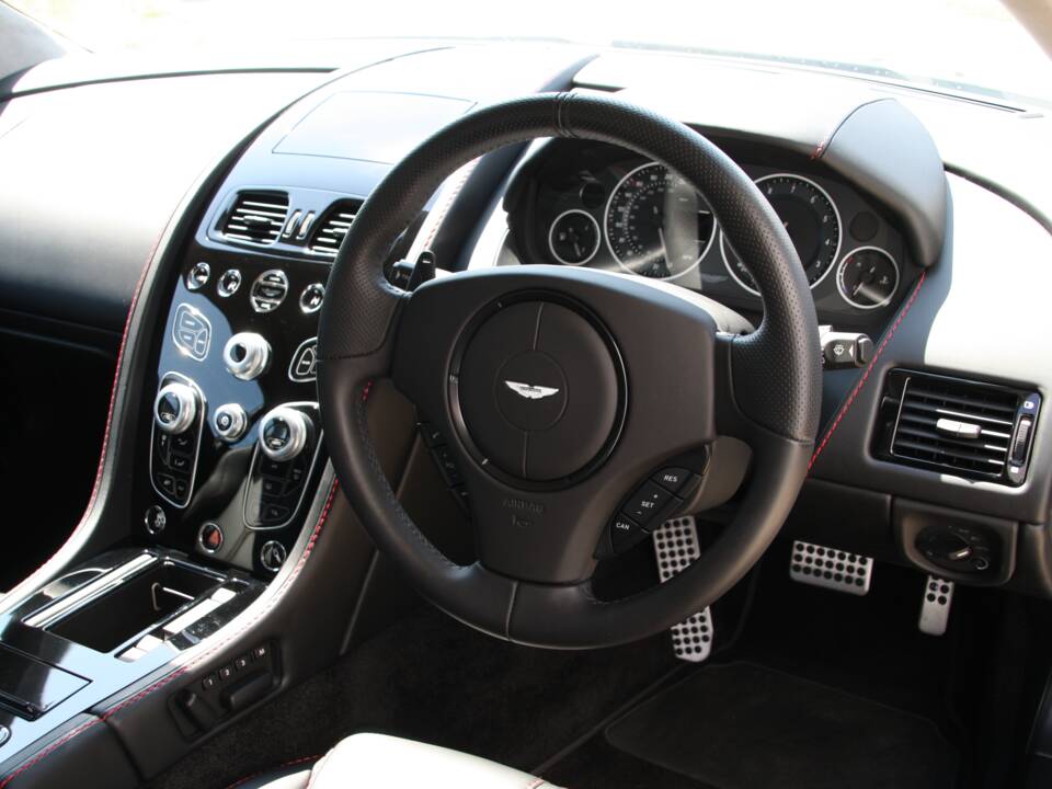 Image 14/24 de Aston Martin V12 Vantage S (2015)