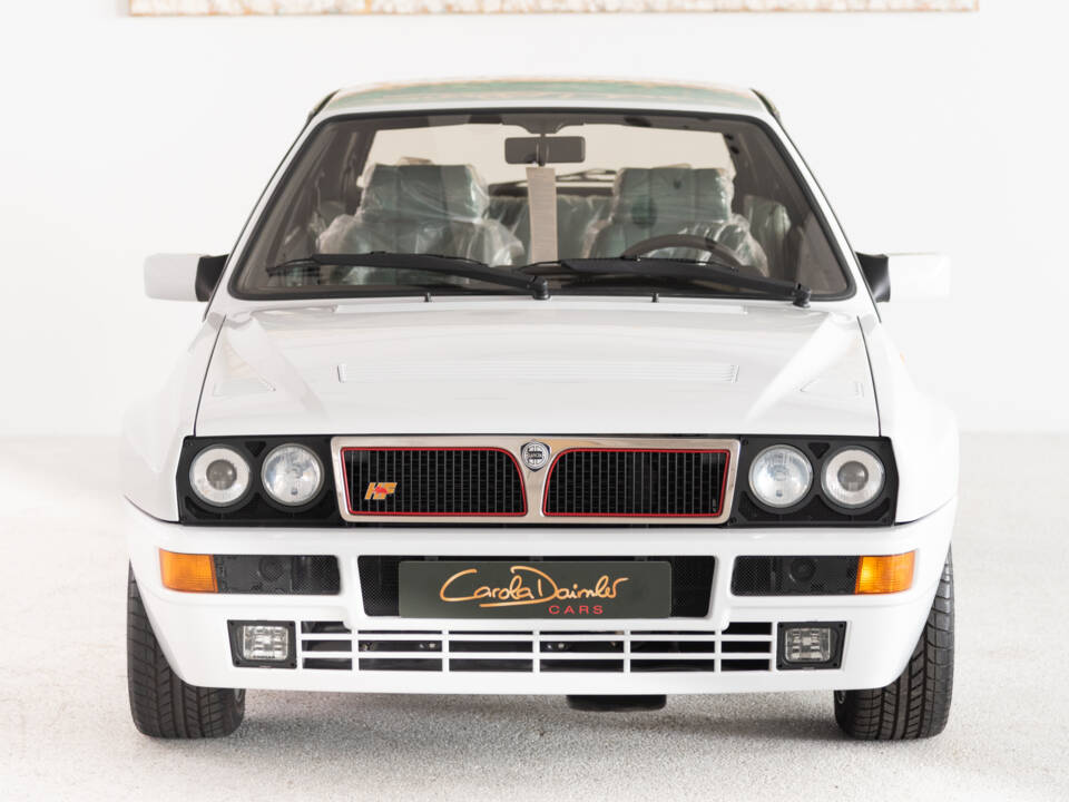 Image 15/59 of Lancia Delta HF Integrale Evoluzione I (1992)