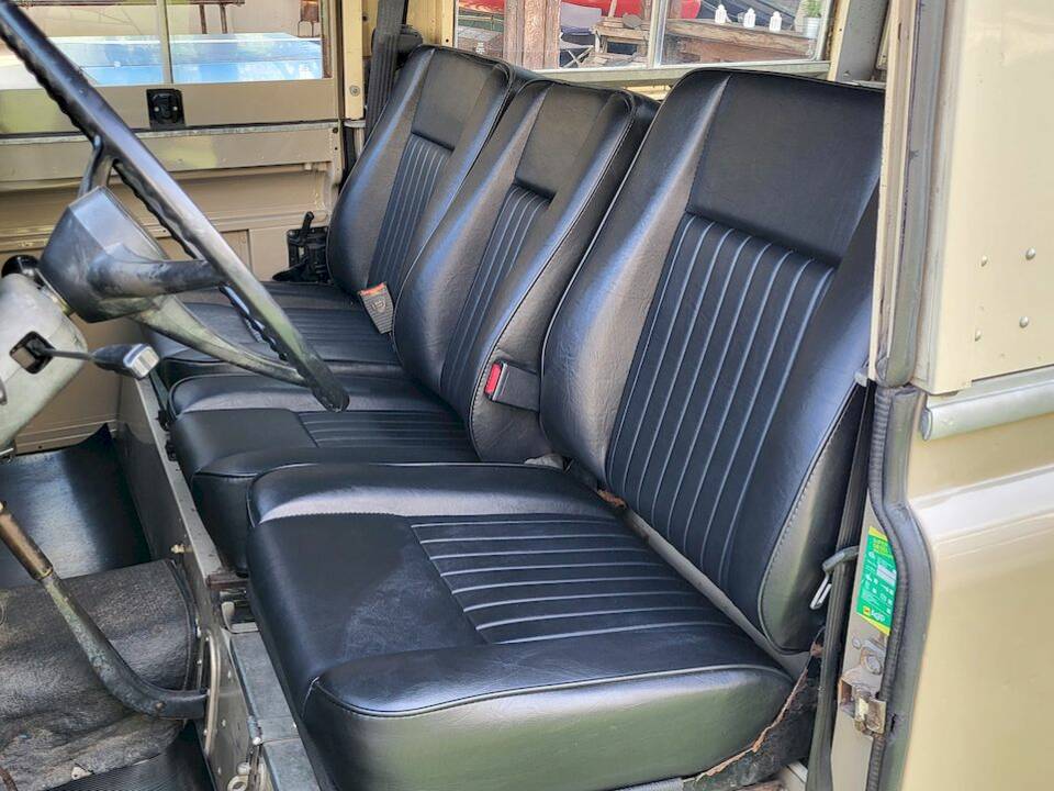Bild 18/39 von Land Rover 88 (1981)