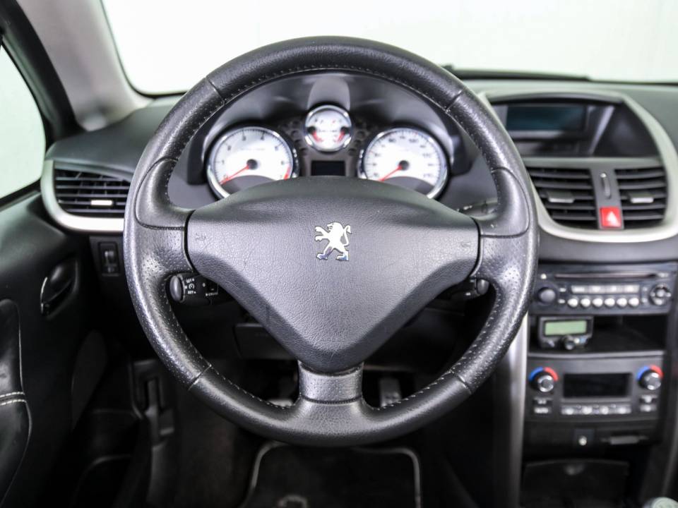 Imagen 6/50 de Peugeot 207 CC 1.6 VTi (2011)