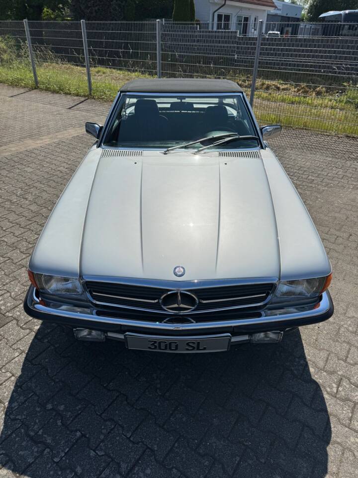 Image 13/72 of Mercedes-Benz 300 SL (1988)