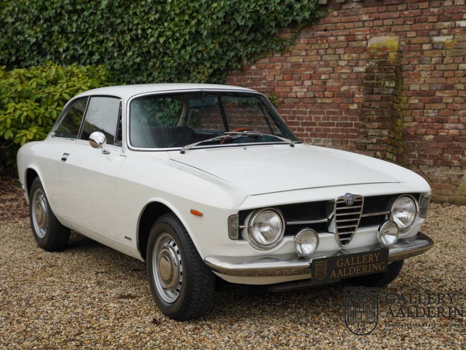 Bild 29/50 von Alfa Romeo Giulia 1300 GT Junior (1970)