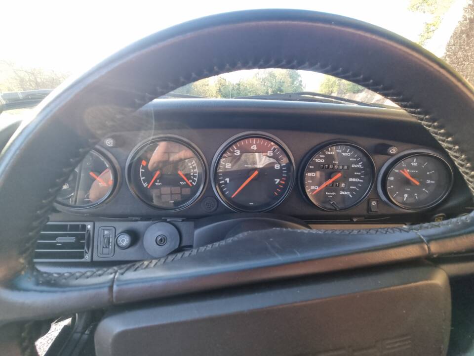 Image 7/11 of Porsche 911 Carrera 4 (1991)