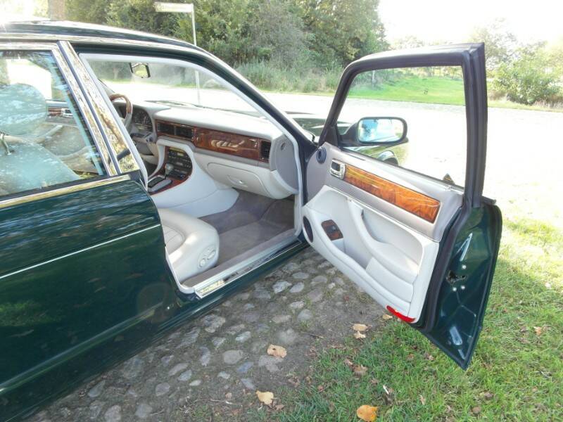 Imagen 59/76 de Jaguar XJ12 6.0 (1995)