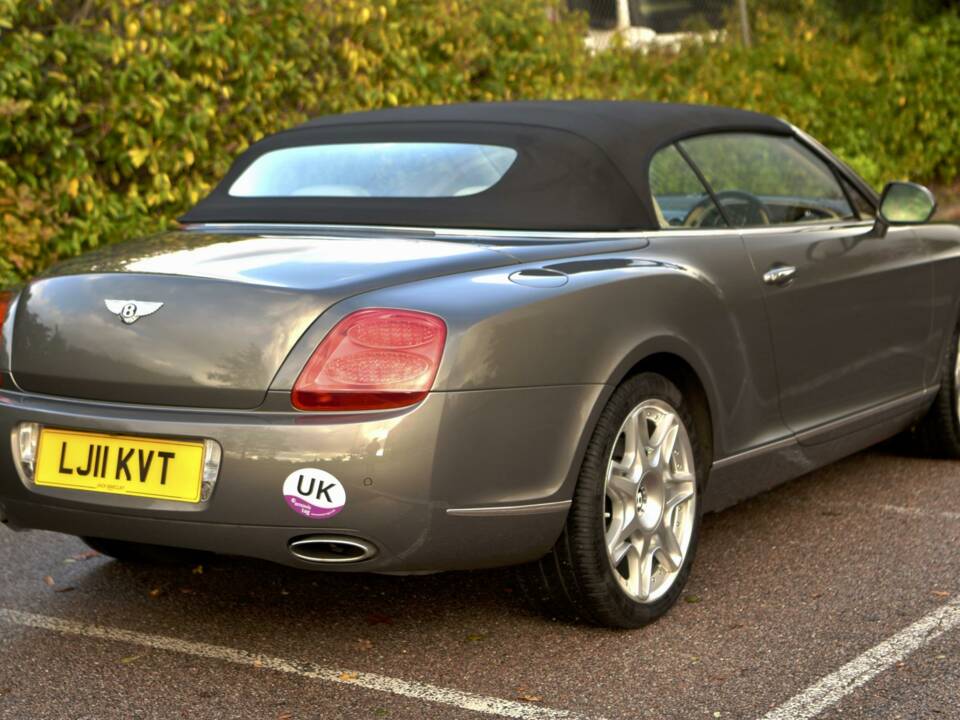 Image 18/50 of Bentley Continental GTC (2011)