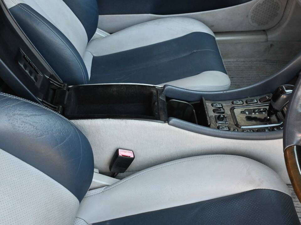 Image 36/50 of Mercedes-Benz CLK 230 Kompressor (2002)