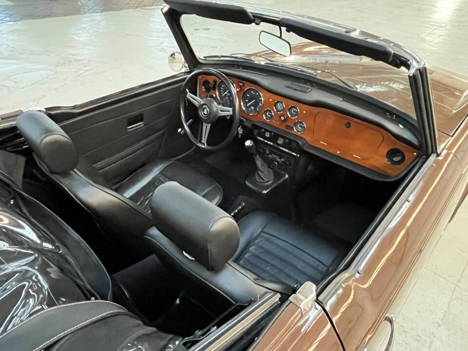 Immagine 16/50 di Triumph TR 6 (1974)