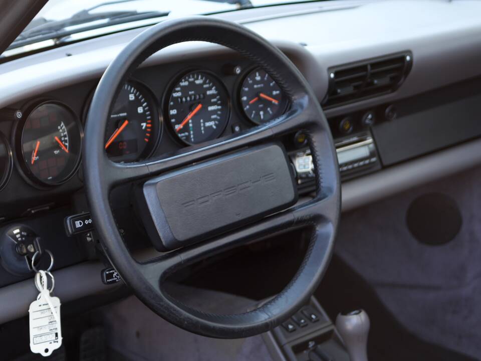 Image 21/46 of Porsche 911 Carrera 2 (1991)