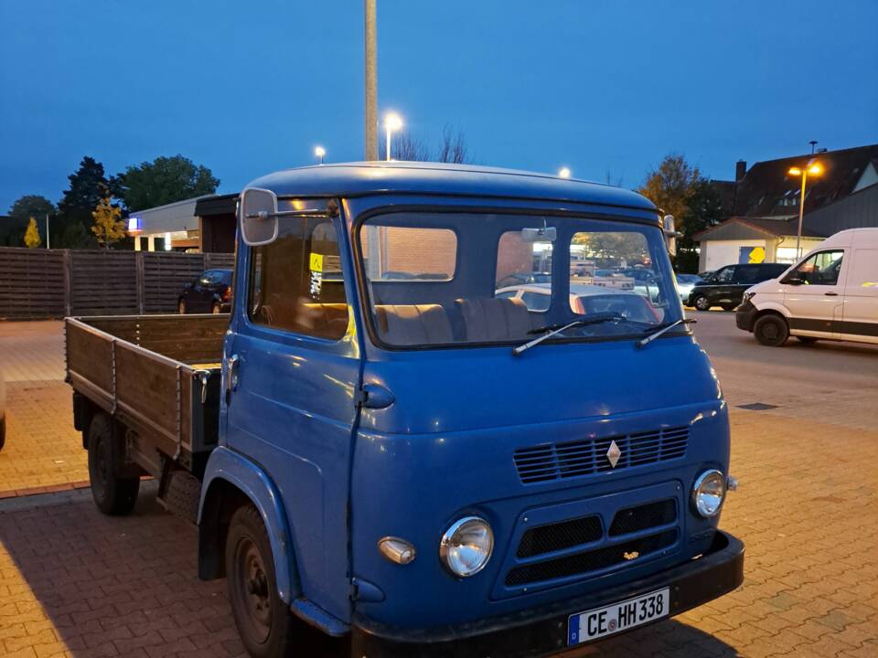 Image 20/27 of Saviem SG2 (1966)