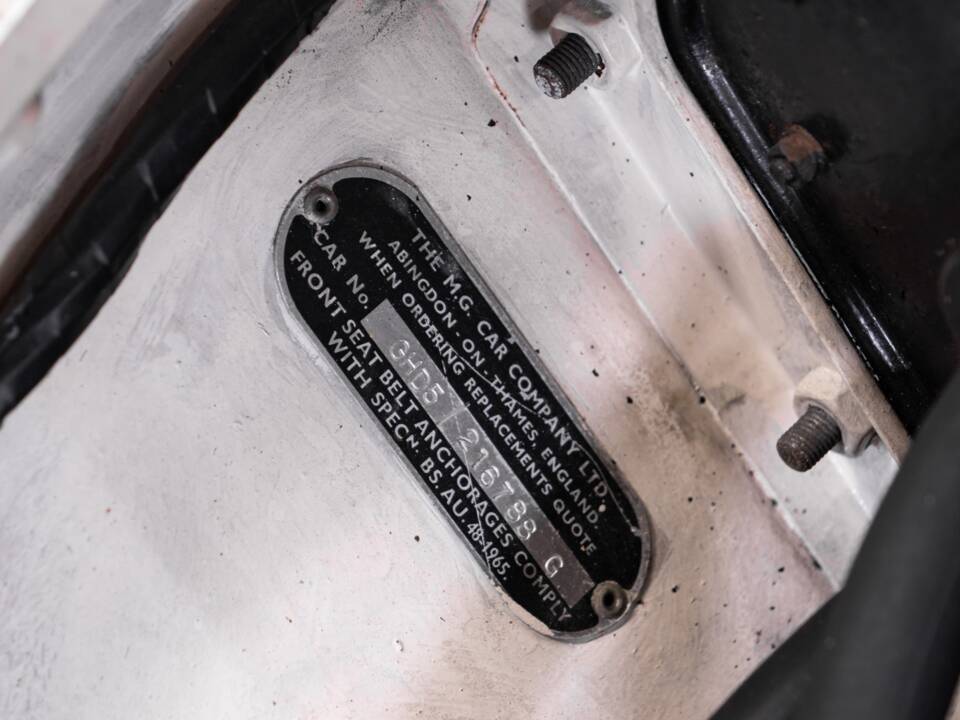 Bild 40/44 von MG MGB GT (1971)