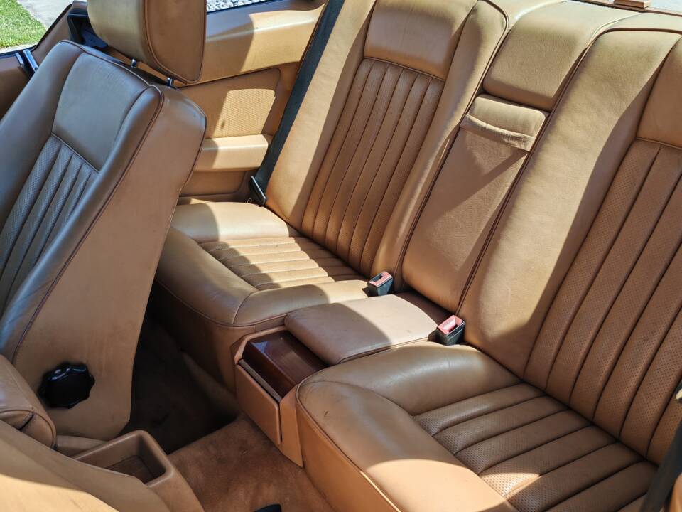Image 25/42 of Mercedes-Benz 300 CE (1988)