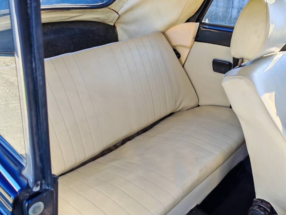 Bild 28/35 von Volkswagen Käfer 1303 LS (1975)