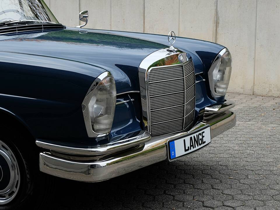 Image 56/76 de Mercedes-Benz 220 S b (1963)