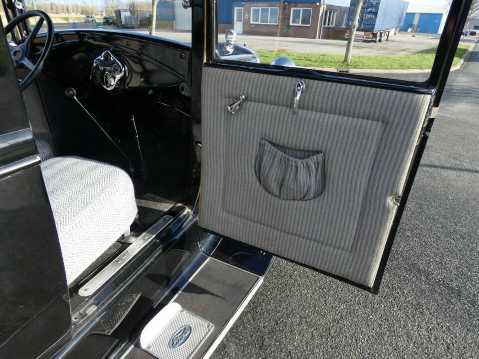 Immagine 25/43 di Ford Model A Tudor Sedan (1931)