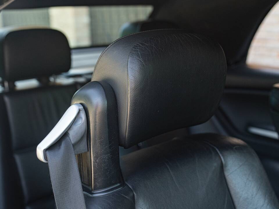 Immagine 32/50 di BMW 320Ci (2001)