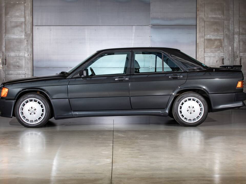 Image 8/23 de Mercedes-Benz 190 E 2.5-16 (1989)