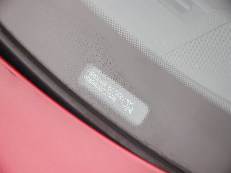 Immagine 21/47 di Mercedes-Benz E 220 (1995)