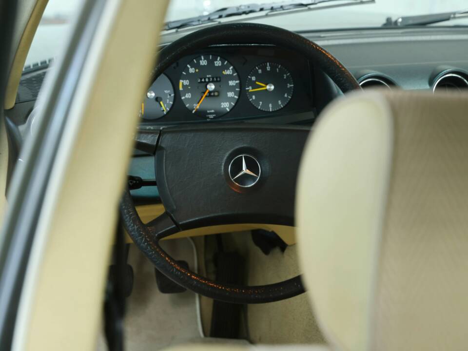 Image 19/49 of Mercedes-Benz 230 TE (1981)