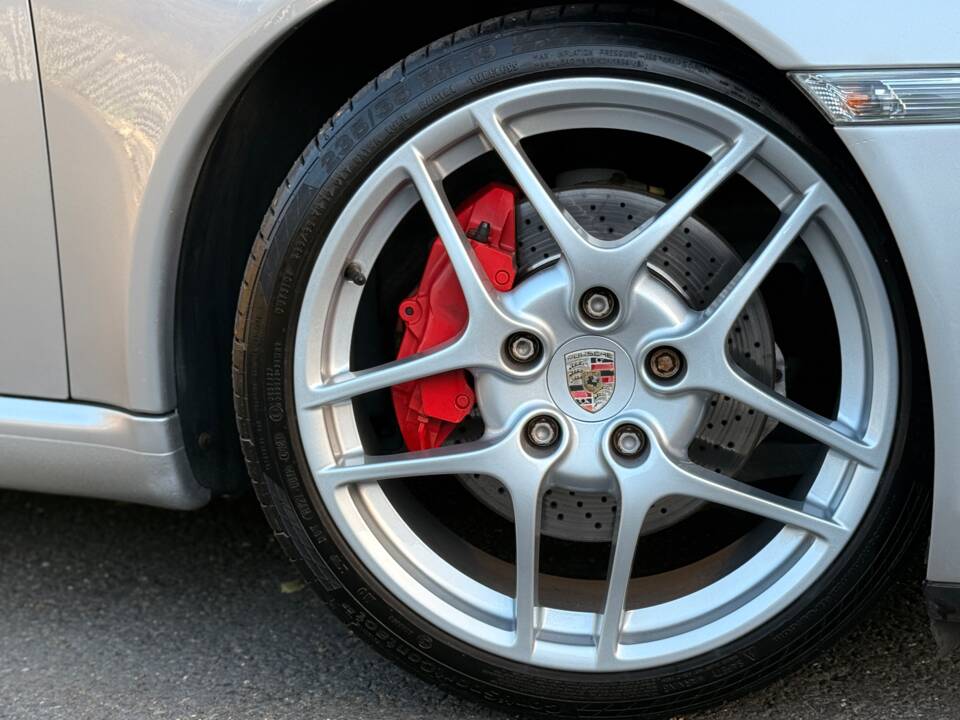 Image 3/25 of Porsche 911 Carrera S (2006)