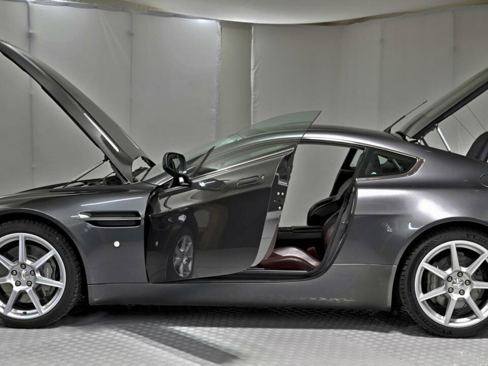 Image 19/50 de Aston Martin V8 Vantage (2006)