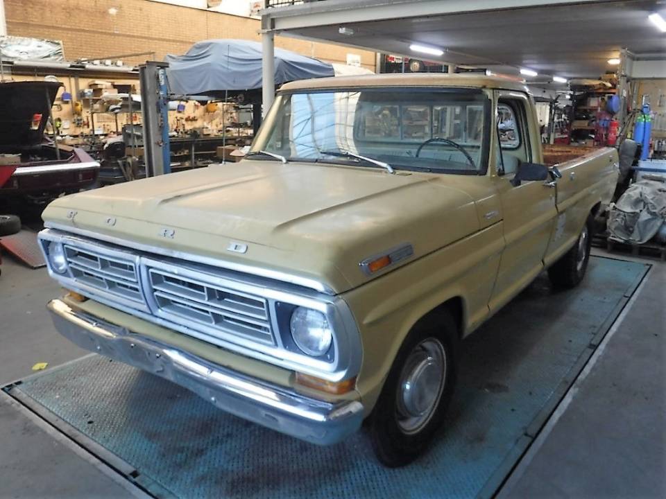 Image 2/50 of Ford F-250 (1972)